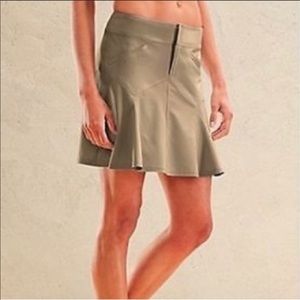 Athleta all terrain skirt olive green lightweight